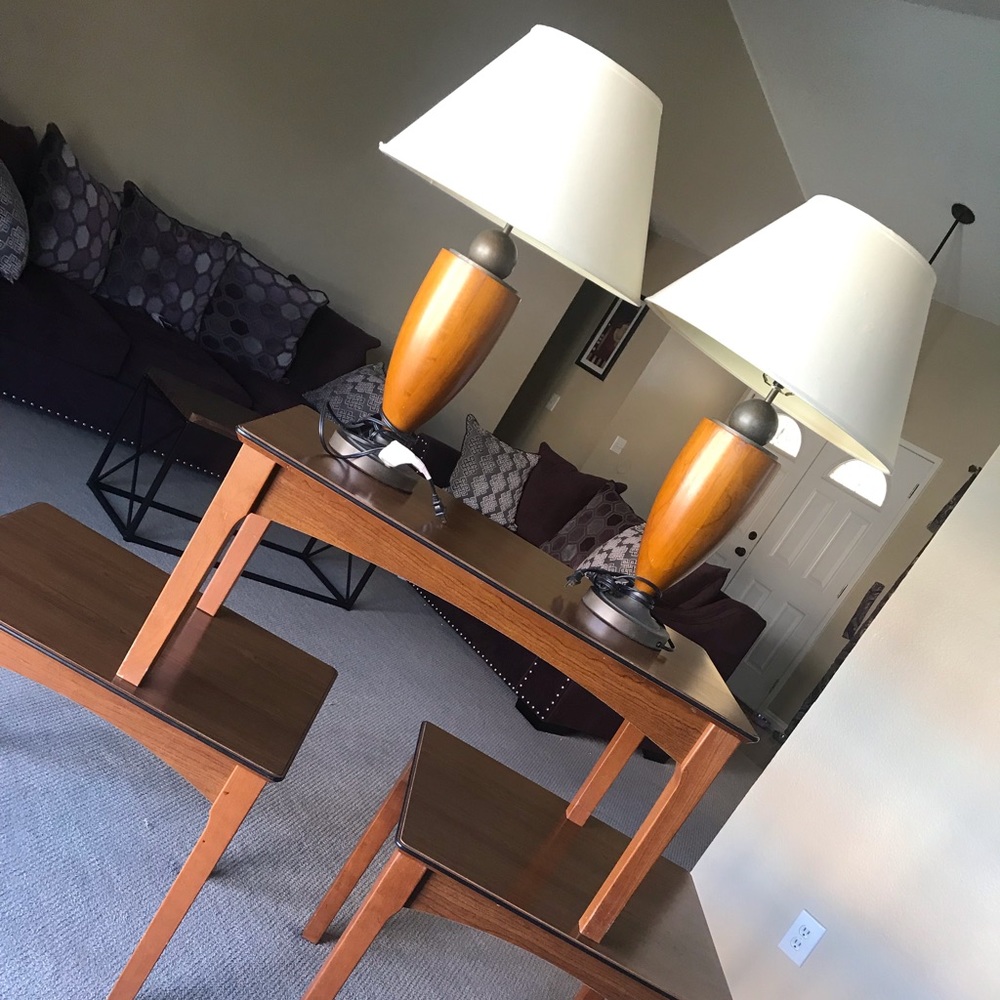 Coffee tables and lamps